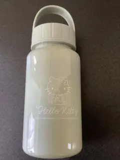 送料込み　Hello Kitty プラスチックボトル ホワイト