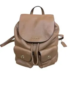 ベージュ レザー フラップ付きバックパック　COACH