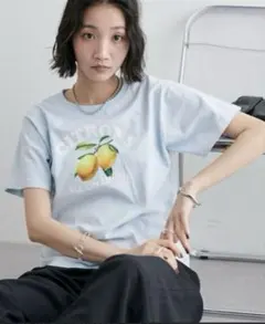 新品タグ付定価4400円 ユニセックスレモングラフィックTシャツディスコートのサムネイル