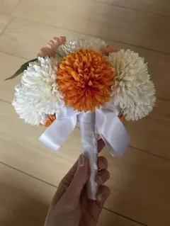 オレンジホワイト造花ラウンドブーケ