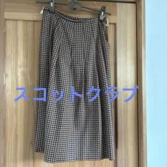 SCOT CLUB ベージュと黒のチェック柄ひざ丈スカートのサムネイル