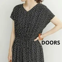 美品　DOORS アーバンリサーチドアーズ　Vネックドットワンピース