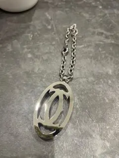 Cartier ロゴ チャーム シルバーカラー　キーホルダーのサムネイル