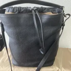BURBERRY バーバリー　ブラック レザー 巾着バッグ　ショルダーバック