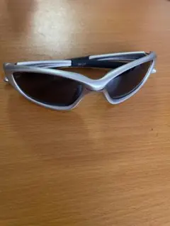 Oakley風サングラス シルバー 亀裂あり