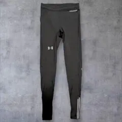 【美品】UNDER ARMOUR ブラックレギンスHEATGEAR 腰ポケット