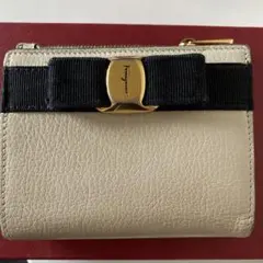 Ferragamo リボン付き二つ折り財布のサムネイル