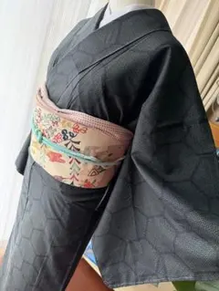 シック黒地小紋×くすみブルー名古屋帯 正絹 大人モダンコーデ　2602紬-2 シック黒地小紋×くすみブルー名古屋帯 正絹 大人モダンコーデ 2602紬-2