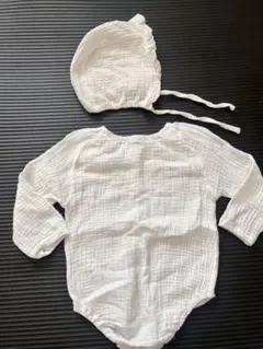 スリーコインズ　ベビー　ガーゼロンパース ボンネットセット 60-80cm