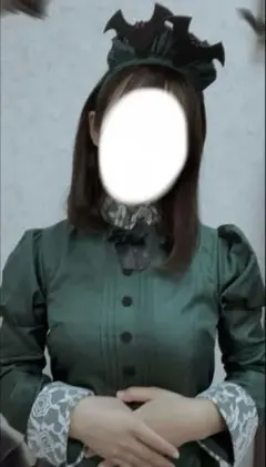 コスプレ衣装 緑のロングドレス ボタン付き フリル付き　コスプレ　ハロウィン