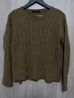 Lugnoncure ケーブル編みニットセーター