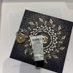 CHANEL ノベルティ 2025年 クリスマス限定 カメリアチャーム