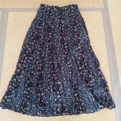 アースミュージックアンドエコロジー　フレアスカート 花柄 　ネイビー