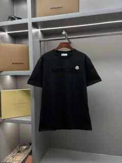 MONCLER ブラック Tシャツ