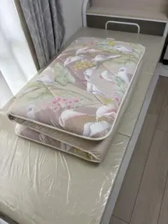 花柄　シングルサイズ敷き布団 ムアツ？入り美品のサムネイル
