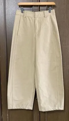 ユニクロ　バレルレッグパンツ　M ベージュ