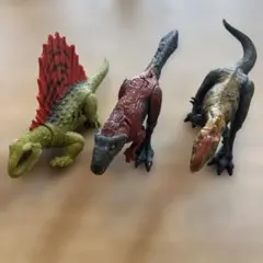 ジュラシックワールド　恐竜フィギュア