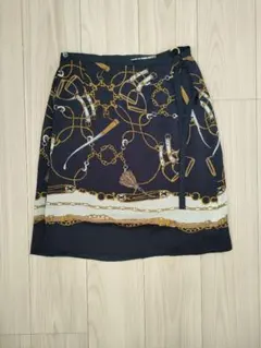 フレアスカート ネイビー ゴールド チェーンプリント