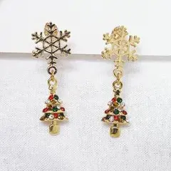 雪の結晶とクリスマスツリーのイヤリング