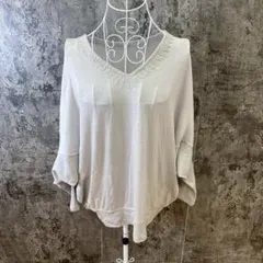 ✨COMME CA✨コムサ♡Vネックニット♡長袖♡レース装飾♡薄手♡グレー(15のサムネイル