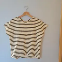 アイボリー/ブラックストライプ Vネック半袖Tシャツ