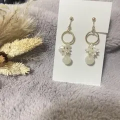 ホワイトフラワーイヤリング