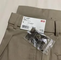 新品タグ付き　ユニクロ　WOMEN タックワイドパンツ　31ベージュ　S