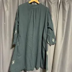 ダークグリーン　刺繍入りワンピース L