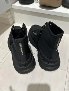 Alexander McQueen ブラック ハイカットスニーカーのサムネイル