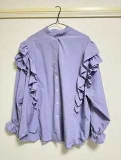 フリル付きラベンダー長袖シャツ