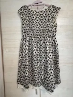 ボンメルスリー　刺繍ノースリーブワンピースのサムネイル