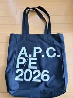 A.P.C. トートバッグ ブラック ロゴ入り♬のサムネイル
