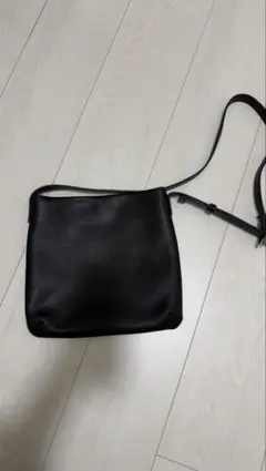 efolely ショルダーバッグ ブラック - メルカリ