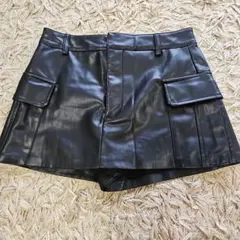 zara フェイクレザーショートパンツ