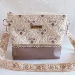 インド刺繍生地　サコッシュ　ショルダーバッグ　ハンドメイド　ハート　Mサイズ