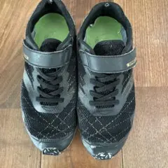 スニーカー　22.0