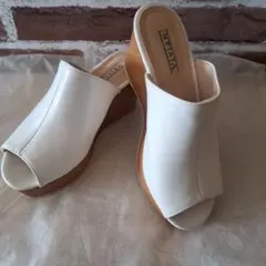 Vivian ホワイトオープントゥウェッジサンダル サイズM 23〜23.5cm