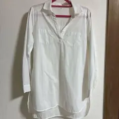 マジェスティックレゴン　白シャツ　ブラウス　レイヤード　Ｖネック　襟シャツ