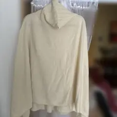 ユニクロ　イネス　カシミヤ100%ポンチョ