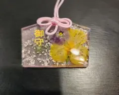 ハンドメイド 花レジンチャーム お守り風 オススメです