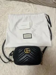 最終値下げ！外側に大きな汚れや傷なし　GUCCIマーモントショルダーバッグのサムネイル