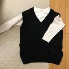 黒のニットベスト Vネック