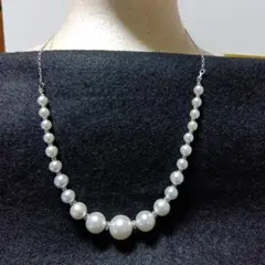 ハンドメイド、白パールビーズ　ロンデルのネックレスとお揃いのピアス