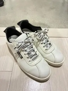 CHANEL シャネル ロゴ スニーカー ホワイトのサムネイル