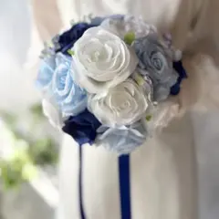 白バラ×ブルー濃淡ラウンドブーケ☆ブートニア