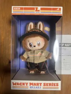 店員ラブブ　POP MART WACKY MART LABUBUぬいぐるみ