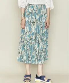 ASTRAET アストラット リーフプリント 花柄　ロング プリーツスカートのサムネイル