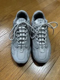 New Balance 1000 グレー×シルバースニーカー