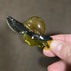 帽子型ブローチ