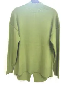 アウトシーム　スリット　グリーン ハイネックニット　春服　薄手　Mサイズ新品
